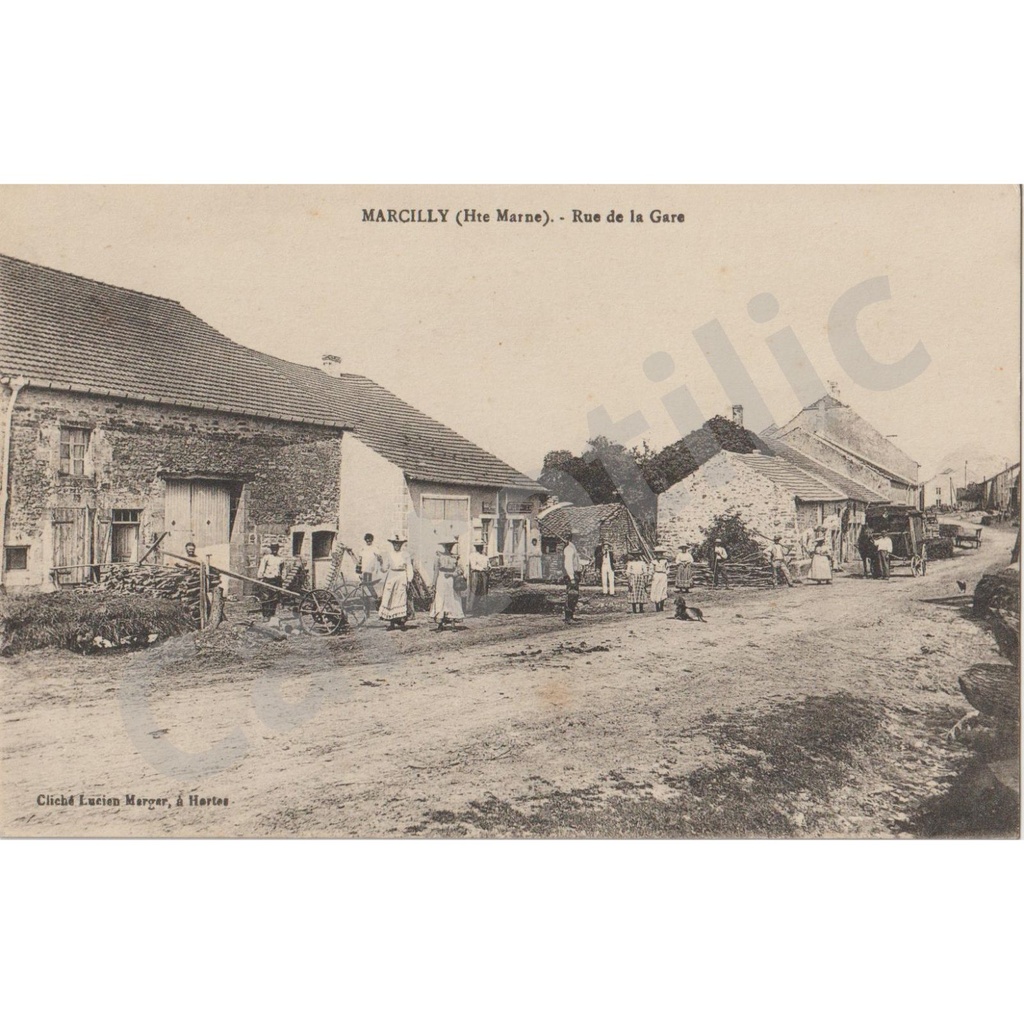 (52) - Marcilly en Bassigny - Place du pont