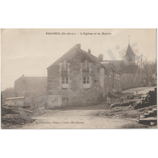 (52) - Poiseul - L'Eglise et la Mairie